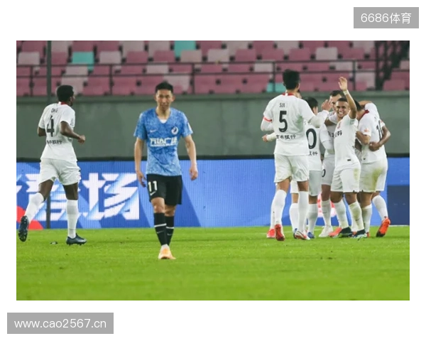 疑似吐口水!大连英博球迷呼吁俱乐部上诉申花外援特谢拉 疑似吐口水!大连英博球迷呼吁俱乐部上诉申花外援特谢拉