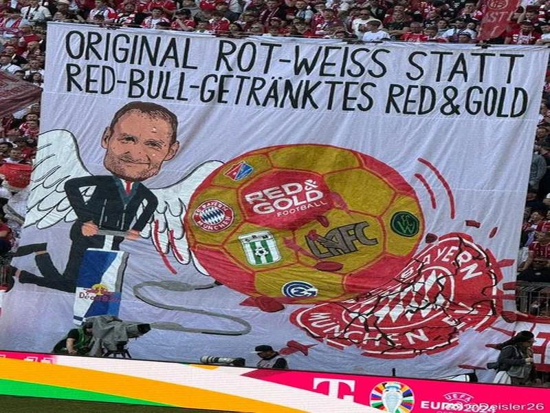 图片报:拜仁和1860球迷互相涂鸦标记地盘,已有两人被捕